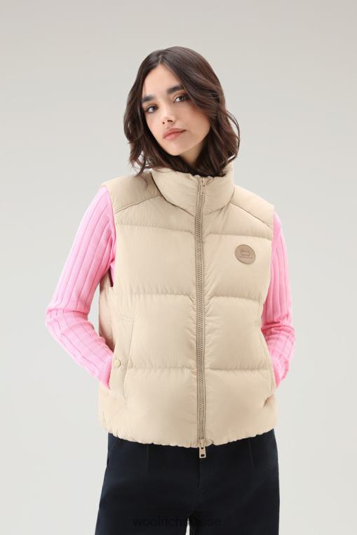 gilet matelassé en nylon éco taslan plage de sable vêtements femmes Woolrich 2FX2J194