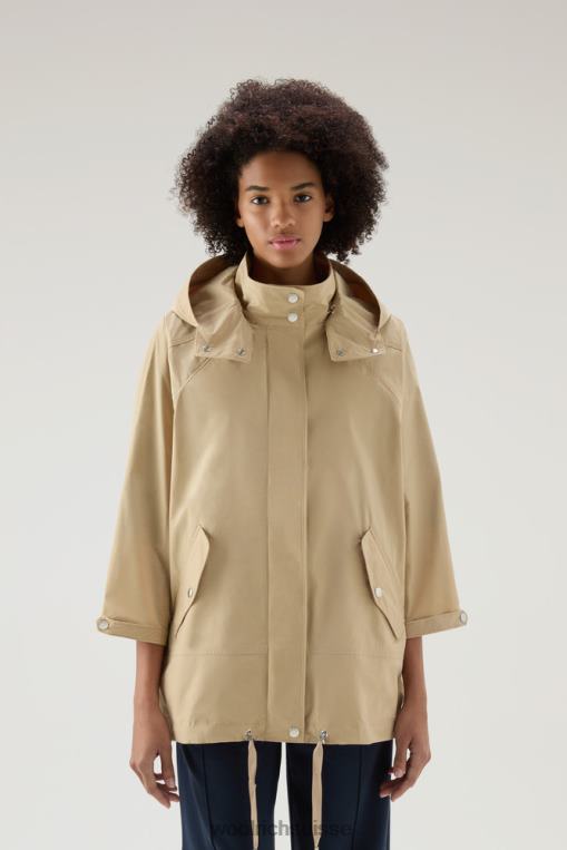coupe-vent d'été au toucher urbain avec capuche amovible plume beige vêtements femmes Woolrich 2FX2J114