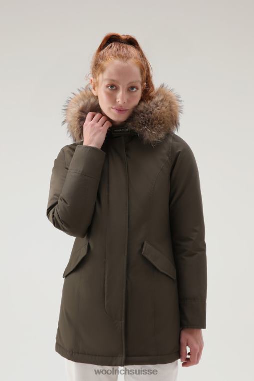 parka arctique en tissu ramar avec bordure en fourrure amovible vert foncé vêtements femmes Woolrich 2FX2J362