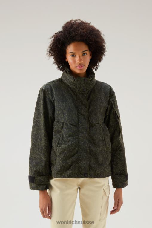 veste camouflage avec capuche pliable camouflage vert foncé vêtements femmes Woolrich 2FX2J98