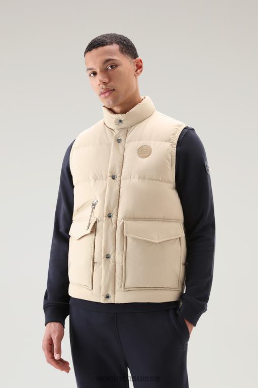 gilet matelassé aléoutien en nylon éco taslan recyclé plage de sable vêtements Hommes Woolrich 2FX2J551
